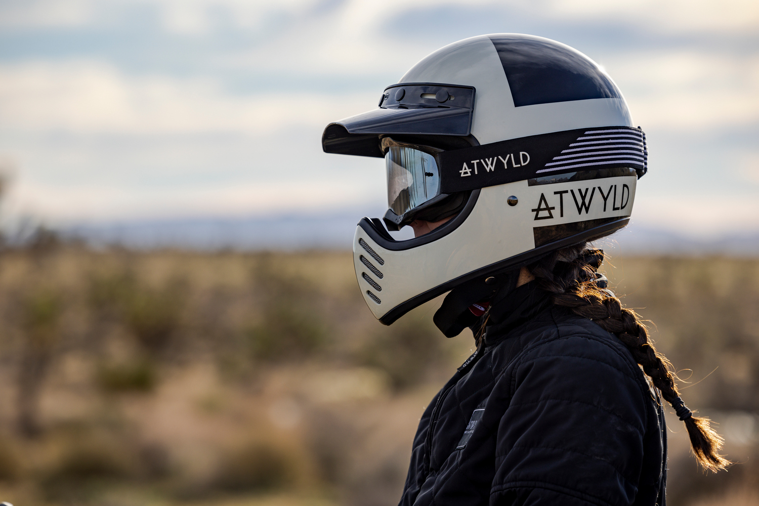 Descubre la historia del casco Bell Vintage: estilo y seguridad en una sola pieza