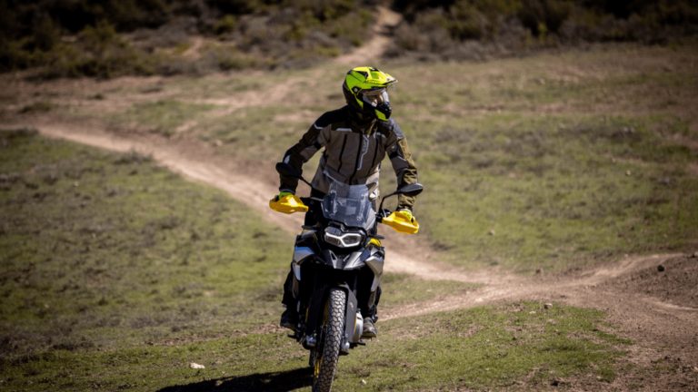 Descubre la Emoción del Trail Adventure en Moto: Rutas, Equipamiento y ...