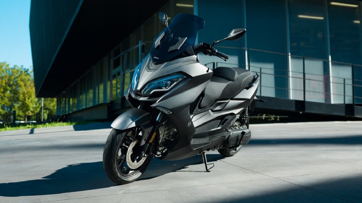 Revolución en Dos Ruedas: Descubre el Mejor Maxi Scooter Eléctrico del Año