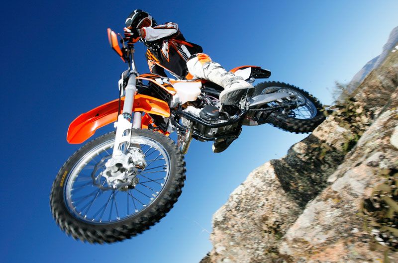 Descubre el Poder del Chasis de la KTM EXC 125: Rendimiento y Resistencia en Cada Terreno