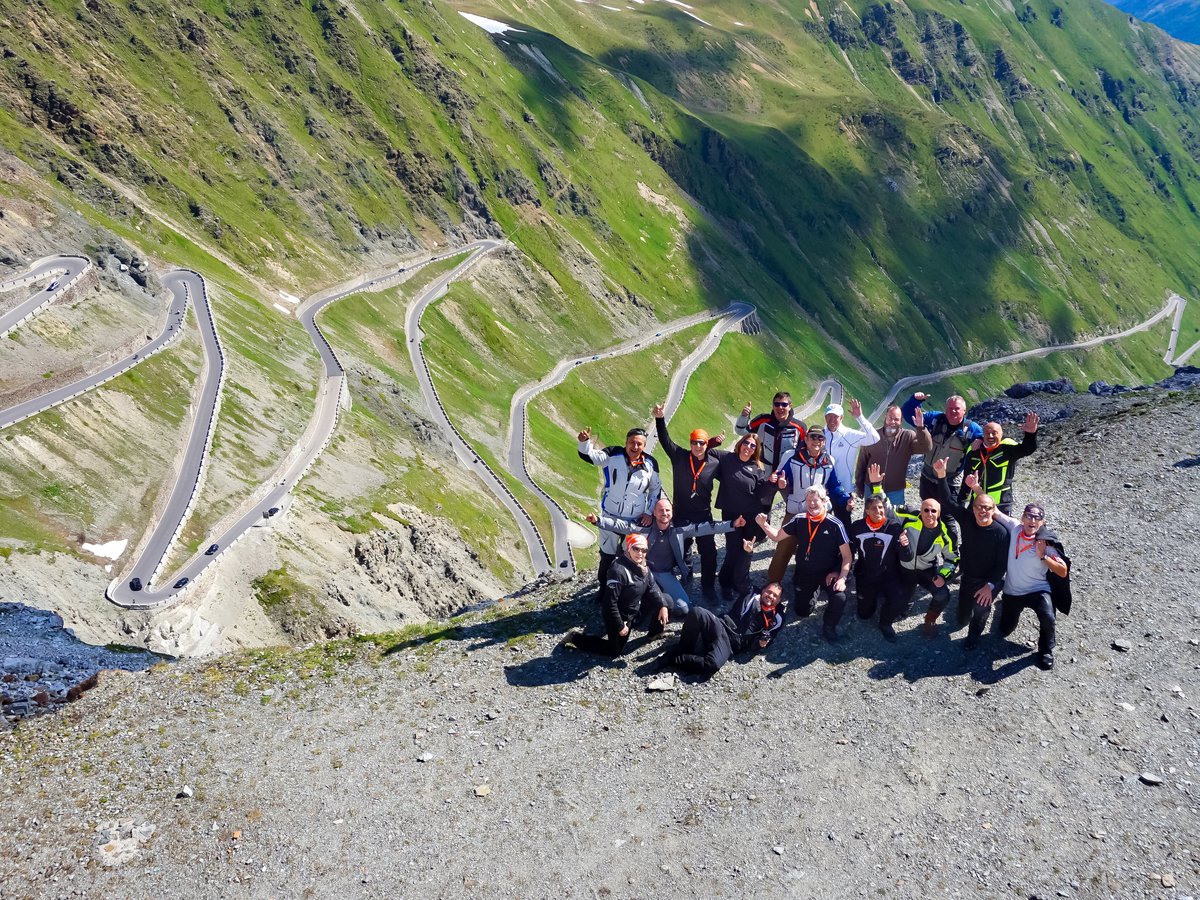 Descubre la Ruta en Moto por los Alpes: Una Aventura entre Montañas y Valles