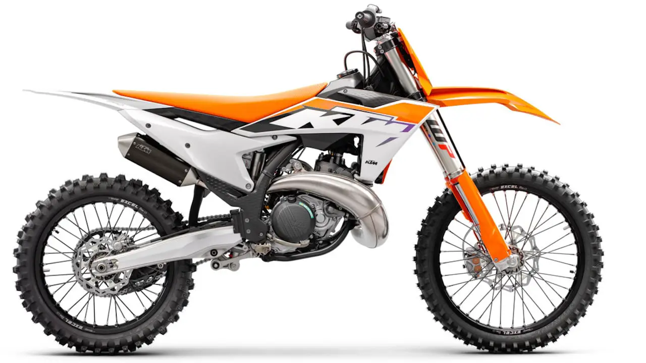 Descubre las Novedades y Mejoras de la KTM EXC 250 2023: Potencia y Rendimiento en Cada Terreno