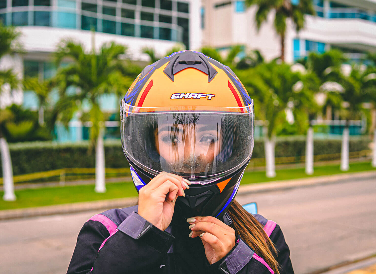 Explorando las Ventajas del Pinlock Fotocromático para tu Casco de Moto